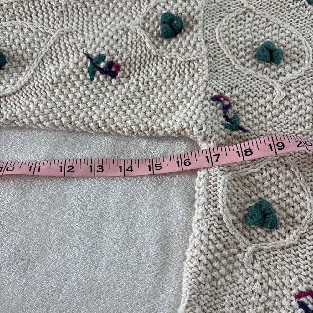 Woolrich Women's White/Cream Small Embroidered Floral Knit Sweater vintage - Picture 5 of 7
